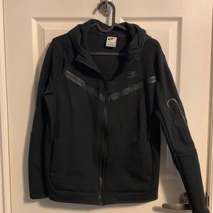 Boys Nike Tech Fleece - Sz XL